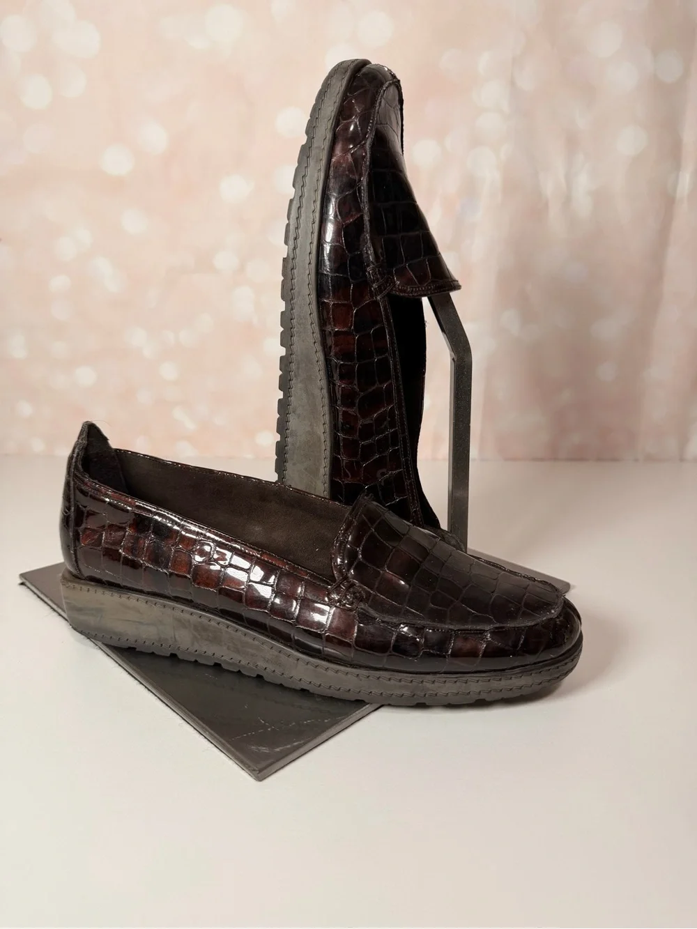 STUART WEITZMAN Maroon Leather Croc Loafer